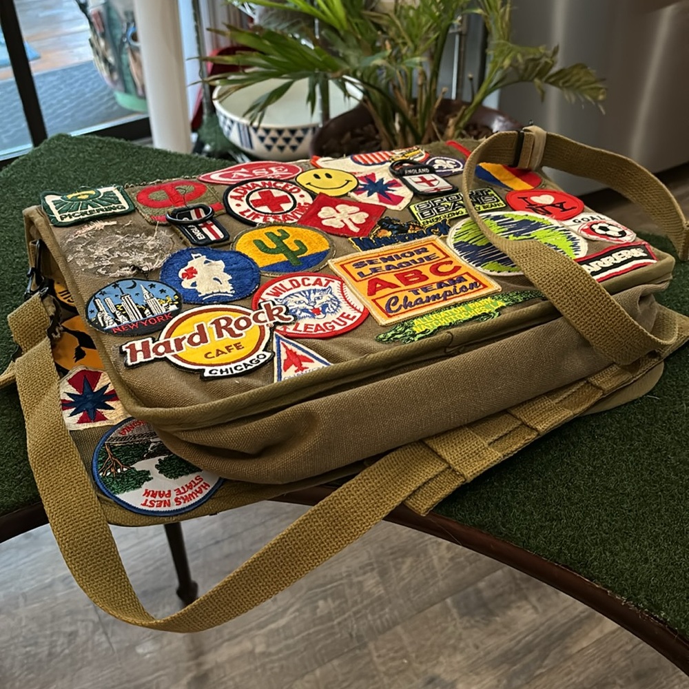 Amazing patchwork military style laptop bag covered in patches colorful unisex - Picture 6 of 7